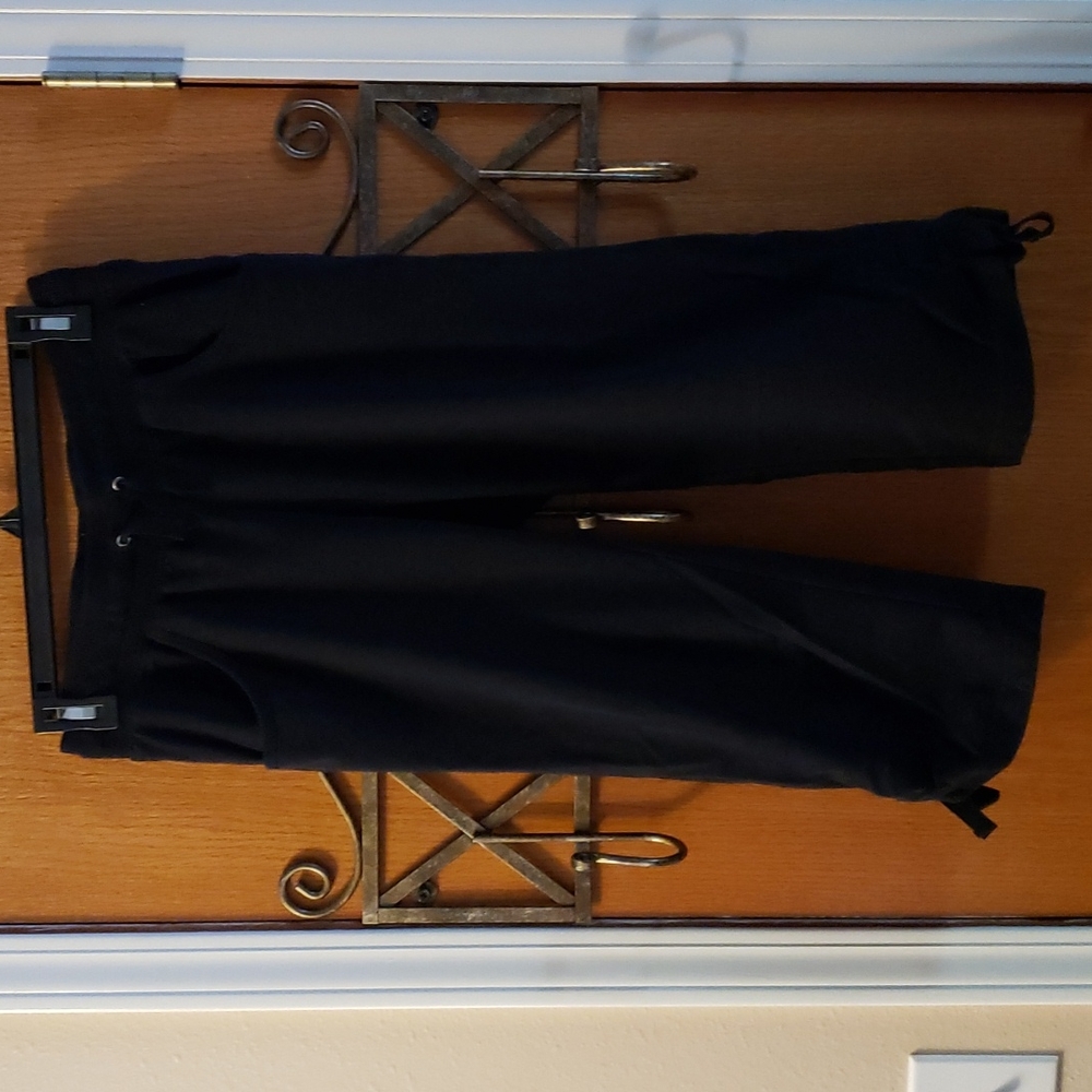 Bobbie Brooks Capris, Size S, Black